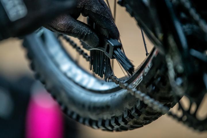 Actual product image Muc-Off Claw (0 ml, Chain cleaner)