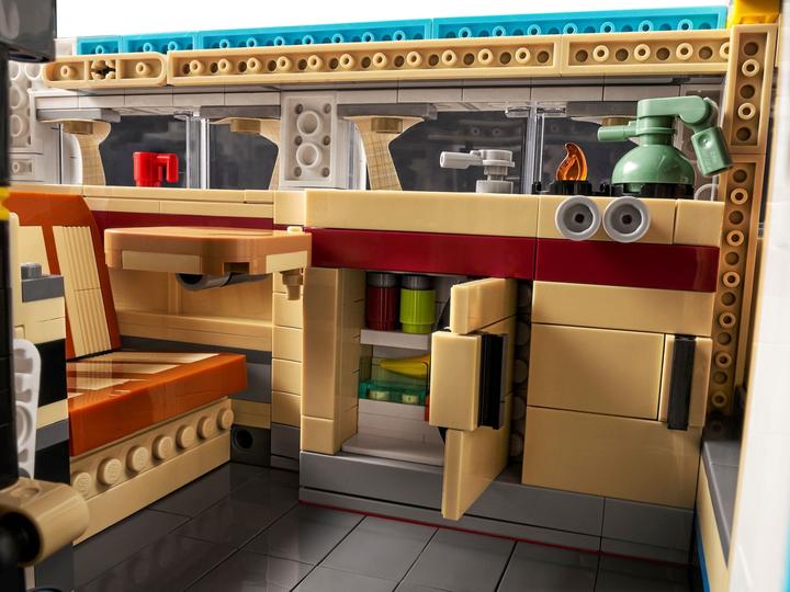 Actual product image LEGO Volkswagen T2 Camping Bus (10279, LEGO Creator Expert, LEGO Rare Sets)