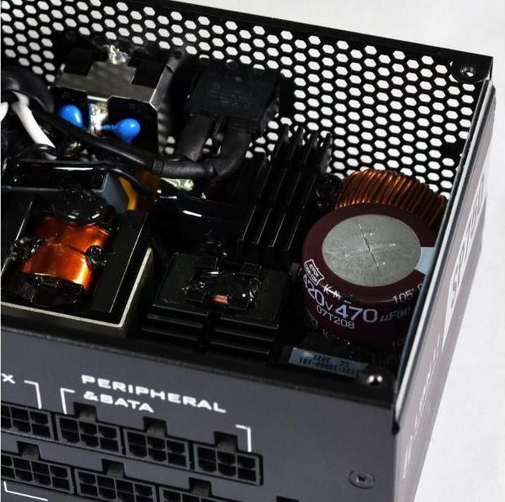 Actual product image Lian-Li SP750 (750 W)