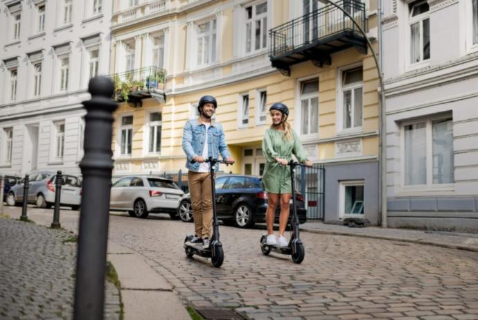 Produktbild Segway-Ninebot KickScooter MAX G30D (20 km/h, 65 km, 350 W)