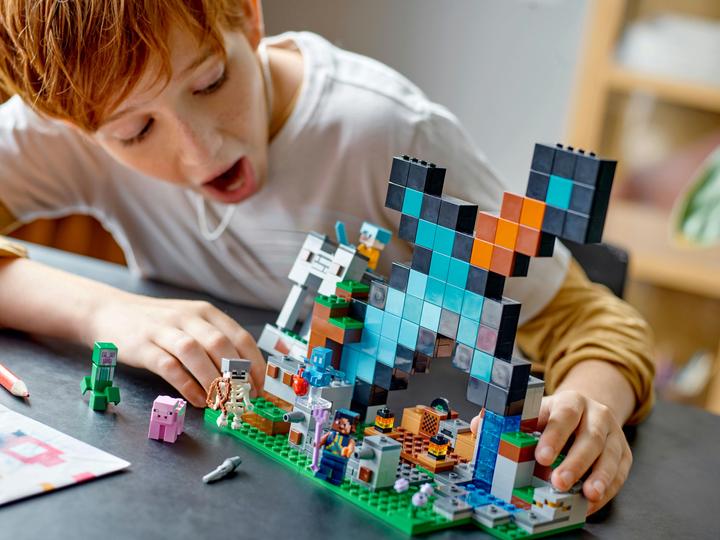 Actual product image LEGO 21244 The Sword Outpost (21244, LEGO Minecraft)