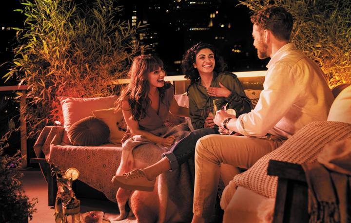 Actual product image Philips Hue Outdoor Lightstrip (RGBW, 500 cm, Outdoor)