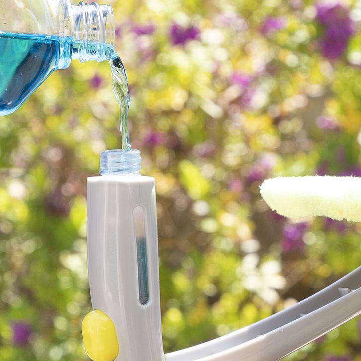 Produktbild InnovaGoods Glasreinigung - Schwamm am Schaft - Mit Sprühfunktion (1 Stk.)