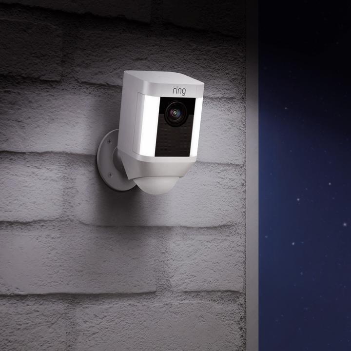 Actual product image Ring Spotlight Cam Battery (1920 x 1080 Pixels)