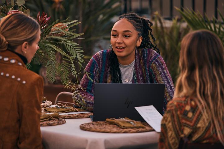 Produktbild HP Envy x360 15-fh0075ng (15.60", AMD Ryzen 7 7730U, 16 GB, 512 GB, DE)