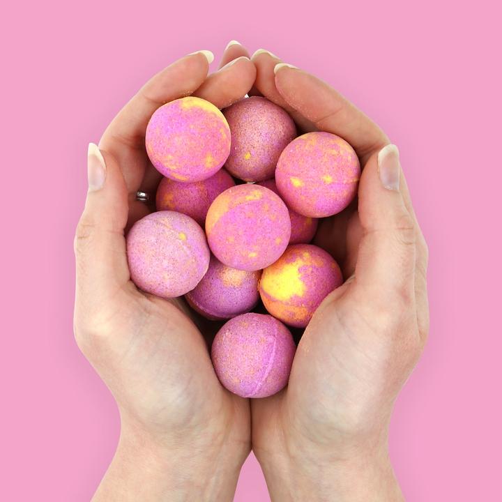 Produktbild Gift Republic Sprudelnde Badebomben Flamingo Poo (Badekugeln)
