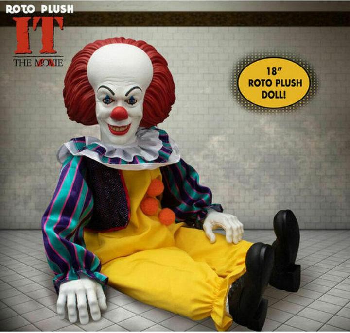 Immagine prodotto Mezco Toys Stephen Kings It 1990 MDS Roto Plush Doll Pennywise 46 cm