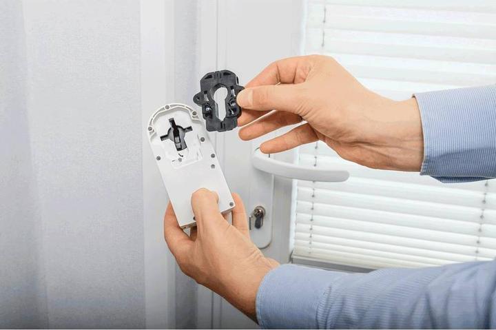 Actual product image Eqiva Door lock drive (Smartphone)