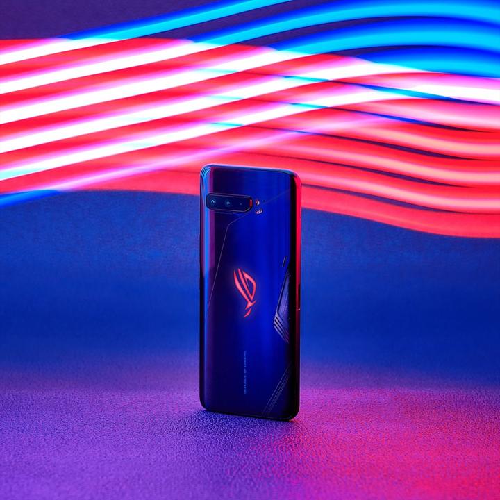 Immagine prodotto ASUS ROG Phone 3 (12GB) (512 GB, Nero, 6.59", Doppia SIM, 64 Mpx, 5G)