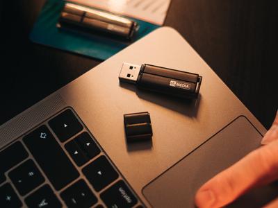 Image du produit MyMedia Clé USB 2.0 64 Go, noire (64 Go, USB-A, USB 2.0)