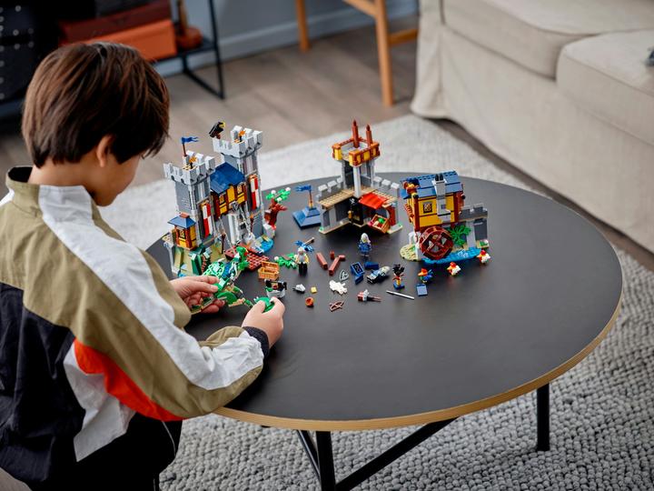 Actual product image LEGO Medieval castle (31120, LEGO Creator 3-in-1, LEGO Rare Sets)