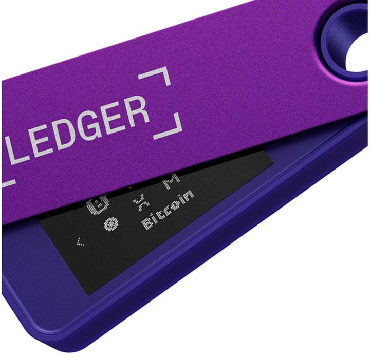 Produktbild Ledger Nano S Plus - Amethyst Purple (Ripple, Bitcoin, Litecoin, Cardano, TRON, Bitcoin Cash, Ethereum Classic, Ether, Stellar, Monero, Dogecoin)