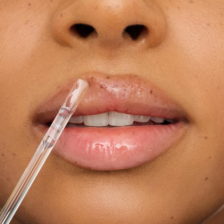 Produktbild essence what the fake! GLASS SHINE PLUMPING LIP FILLER (01 Oh So Glassy)