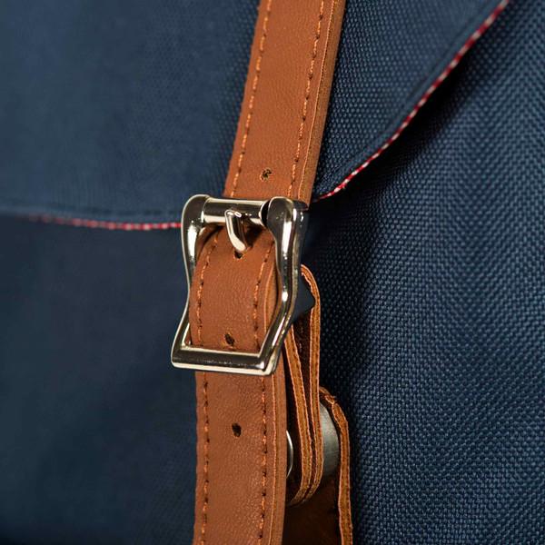 Actual product image Herschel Little America Mid (17 l)