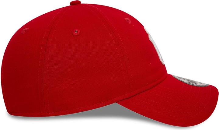 Actual product image New Era 9Twenty Casual Cap - New York Yankees Red