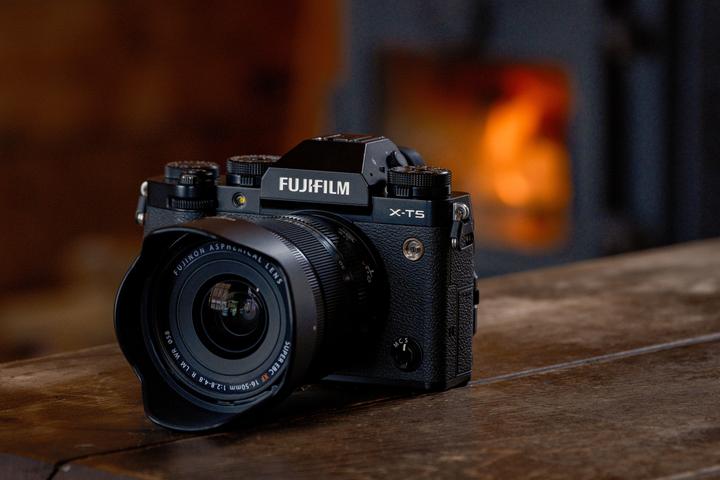 Produktbild Fujifilm Fujinon XF 16-50mm F2.8-4.8 R LM WR (Fujinon XF, APS-C / DX)