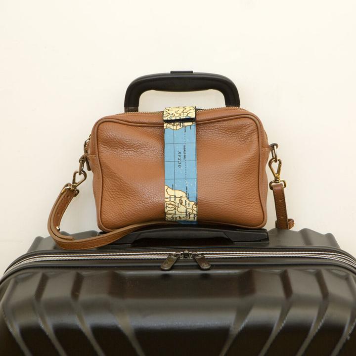 Actual product image Kikkerland Elasticated Luggage Strap (Case strap)