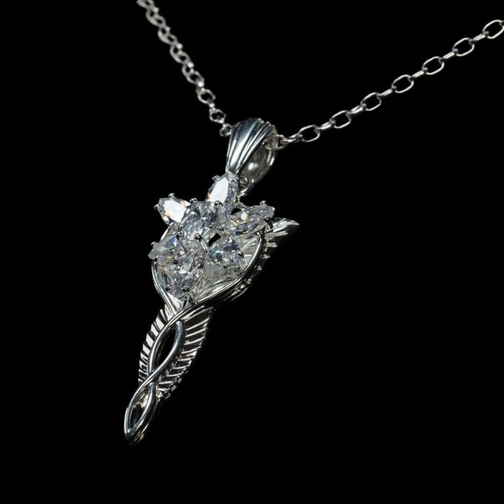 Actual product image Weta Workshop Le Seigneur des Anneaux réplique 1/1 pendentif & collier Arwen Etoile du Soir (argent sterling) (Sterling silver)