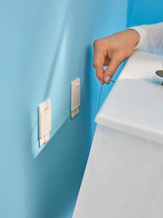 Image du produit tesa Clou adhésif pour papier peint & plâtre, 2kg de tenue, détachable sans trace & réutilisable, 2 clous