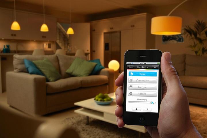 Produktbild Philips Hue White & Color Ambiance Erweiterung (E27, 10 W, 806 lm, 1 x, F)