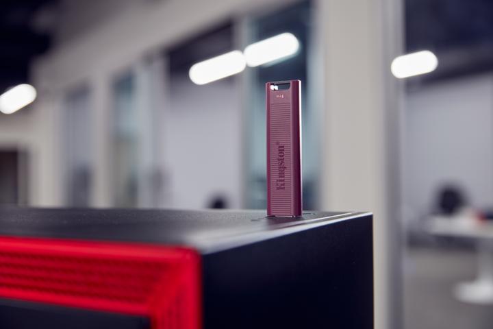Immagine prodotto Kingston DataTraveler Max (1000 GB, USB-A, USB 3.2)