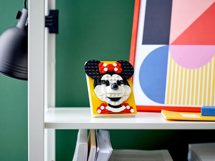 Actual product image LEGO Brick Sketches - Minnie Mouse (40457, LEGO Disney, LEGO Rare Sets)