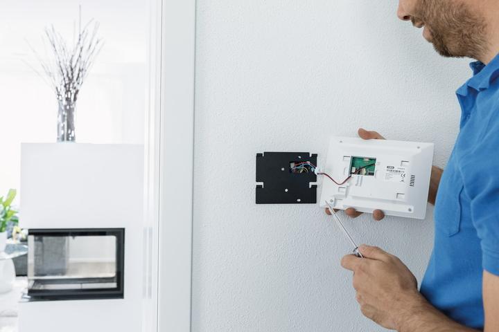 Produktbild Abus 7" Touch Monitor weiss, 2-Draht für Türsprechanlage (WLAN)