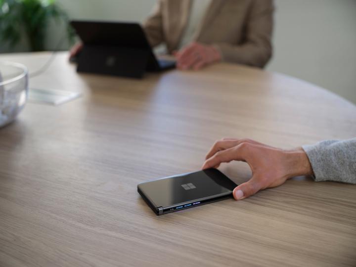 Produktbild Microsoft Surface Duo 2 B2B (256 GB, Obsidian, 8.30", SIM + eSIM, 12 Mpx, 5G)