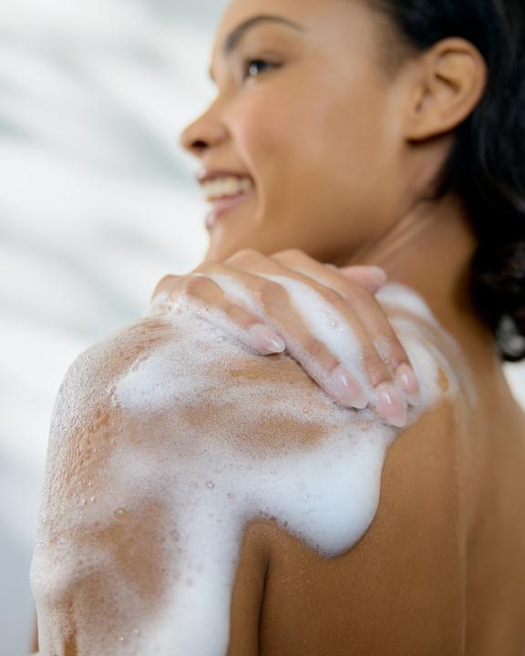 Actual product image NIVEA Pflegedusche Diamond & Argan Oil Trio (750 ml)