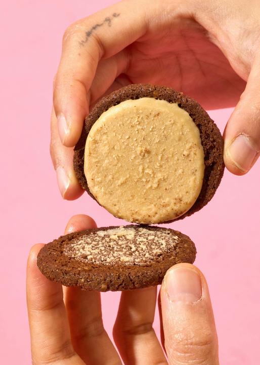 Produktbild KoRo Runder knuspriger Keks mit Hafer und Erdnussbutterfüllung (2160 g)