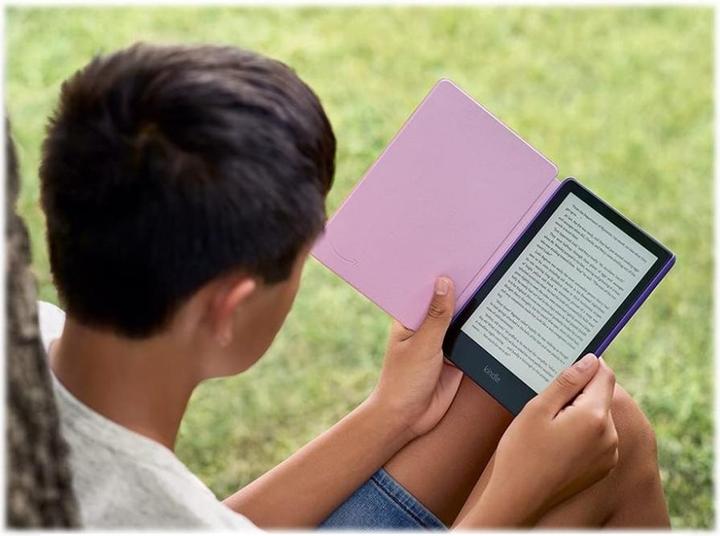 Actual product image Amazon Ebook Kindle Paperwhite Kids 6.8 8GB WiFi Robot Dreams (6.81", 8 GB, Violet, Yellow)