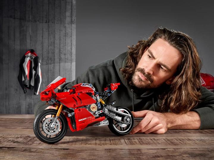 Image du produit LEGO Ducati Panigals V4 R (42107, LEGO Technic)