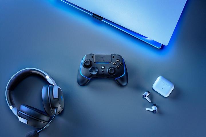 Actual product image Razer Wolverine V2 Pro (PS5, PC)