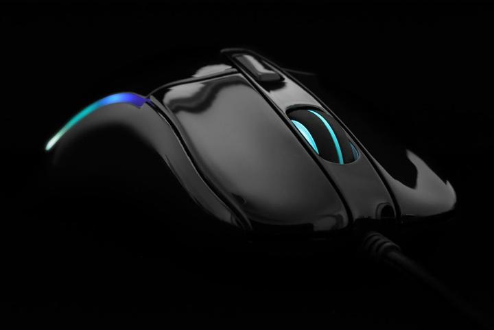 Produktbild Deltaco RGB USB Gaming Maus in Hochglanz-Optik (Kabelgebunden)