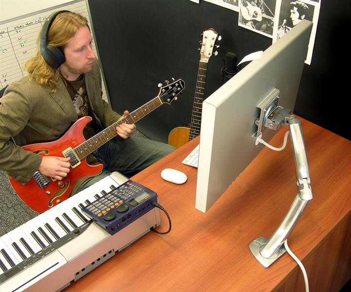 Actual product image Ergotron MX monitor arm (Table, 30")