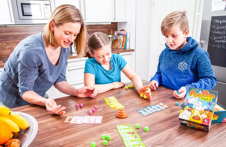 Produktbild Pegasus 18338G - Poo Poo Pets, Brettspiel, für 2 bis 4 Spieler, ab 8 Jahren (Deutsch)