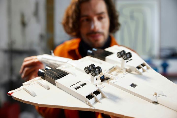 Actual product image LEGO Concorde (10318, LEGO Icons, LEGO Rare Sets)