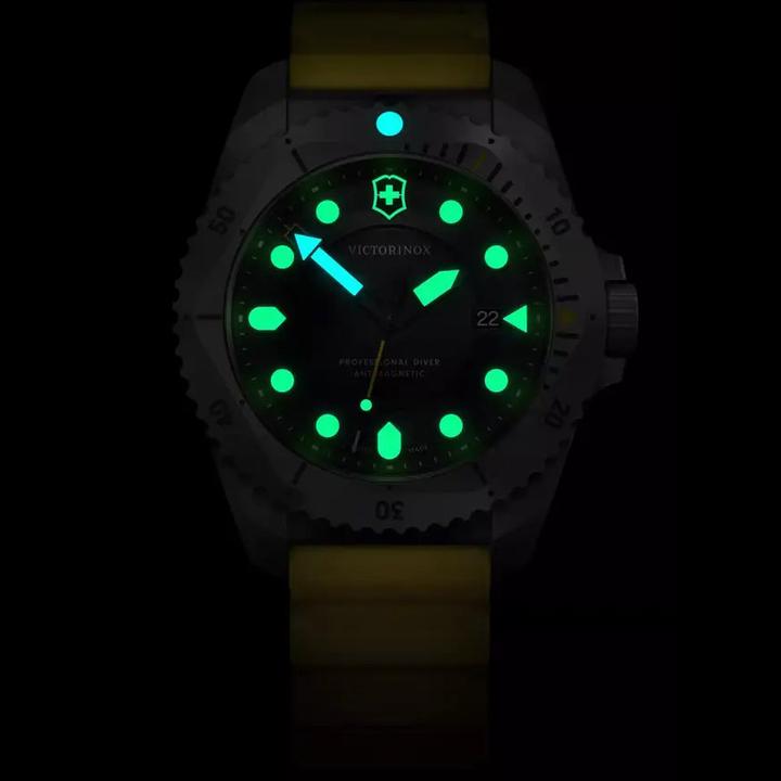 Actual product image Victorinox Dive Pro Quartz (Diving watch, 43 mm)