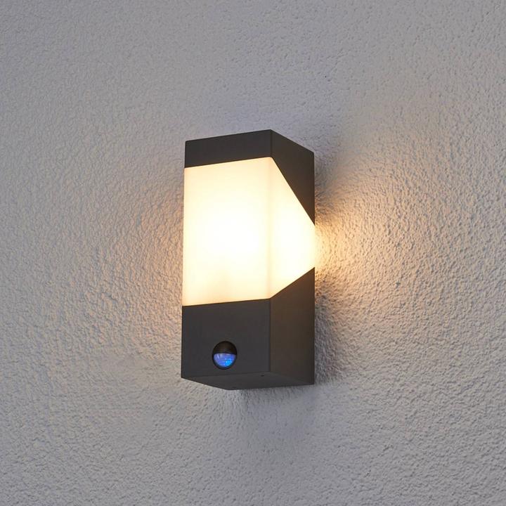 Actual product image Lucande Outdoor wall lamp Kiran with motion detector (790 lm, E27, IP44)
