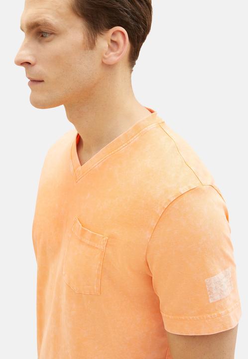 Produktbild Tom Tailor T-Shirt Kurzarmshirt mit V-Ausschnitt, ausgewaschener Optik und Brusttasche (XXL)
