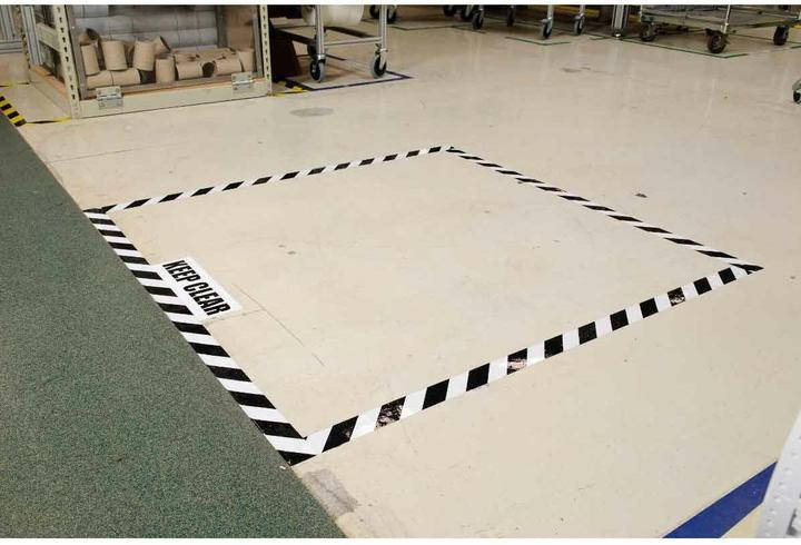 Produktbild Brady B-514, ToughStripe, Bodenmarkierbänder, Polyester, schwarz/weiss, 76,2mm x 30m (76.20 mm)