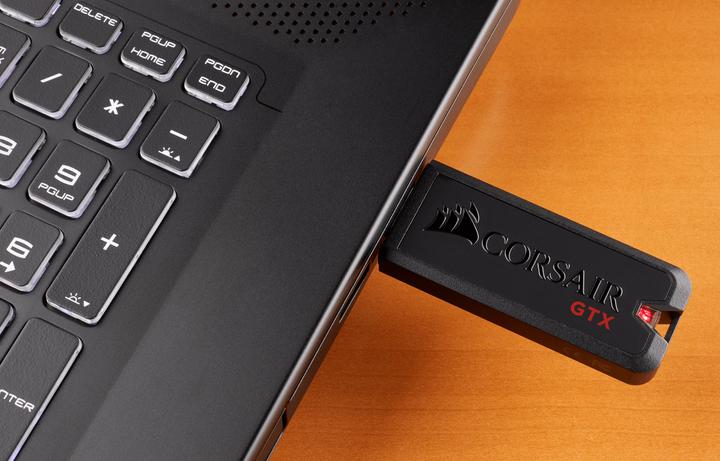 Actual product image Corsair Flash Voyager GTX (128 GB, USB-A)