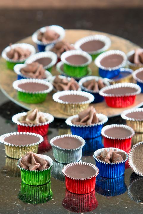 Actual product image Städter 50 aluminum praline capsules, assorted colors (2.50 cm)