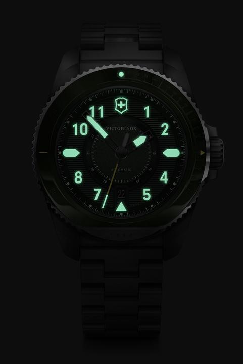 Image du produit Victorinox Journey 1884 Automatic Three hands Steel & Ceramic, montre mécanique, 43 mm, Cadran Vert, Bracelet A (43 mm)