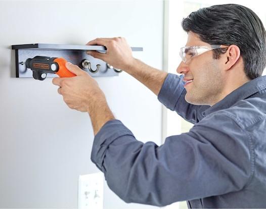 Image du produit Black & Decker Visseuse sans fil Blac BDCSFL20C-QW 3,6V avec fonction tige et lampe de poche intégrée (Fonctionnement sur batterie)