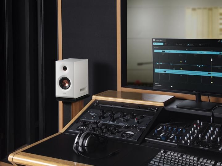 Actual product image Edifier MR5 2.2 system - Monitor Reference - white