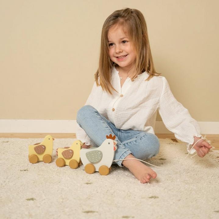Actual product image Little Dutch Pull-along chicken Little Farm FSC