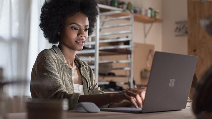 Image du produit Microsoft Surface Laptop, Platinum, SSD 256 Go (13.50", Intel Core i7-7660U, 8 Go, 256 Go)