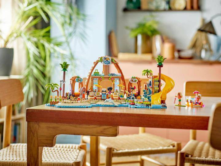 Actual product image LEGO Familienurlaub im Strandresort (42673, LEGO Friends)