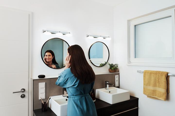 Actual product image Ledvance Smart+ wall Orbis Elypse IP44 TW 56 cm Chrome 3x5W 1500Lum (1500 lm)